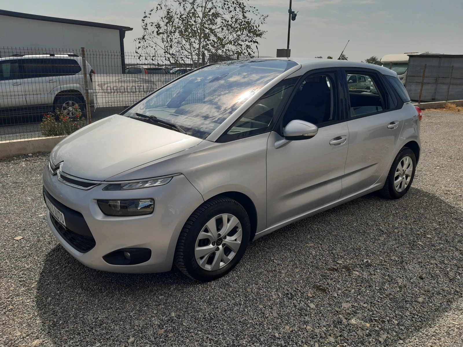 Citroen C4 Picasso КАТО НОВА - изображение 7