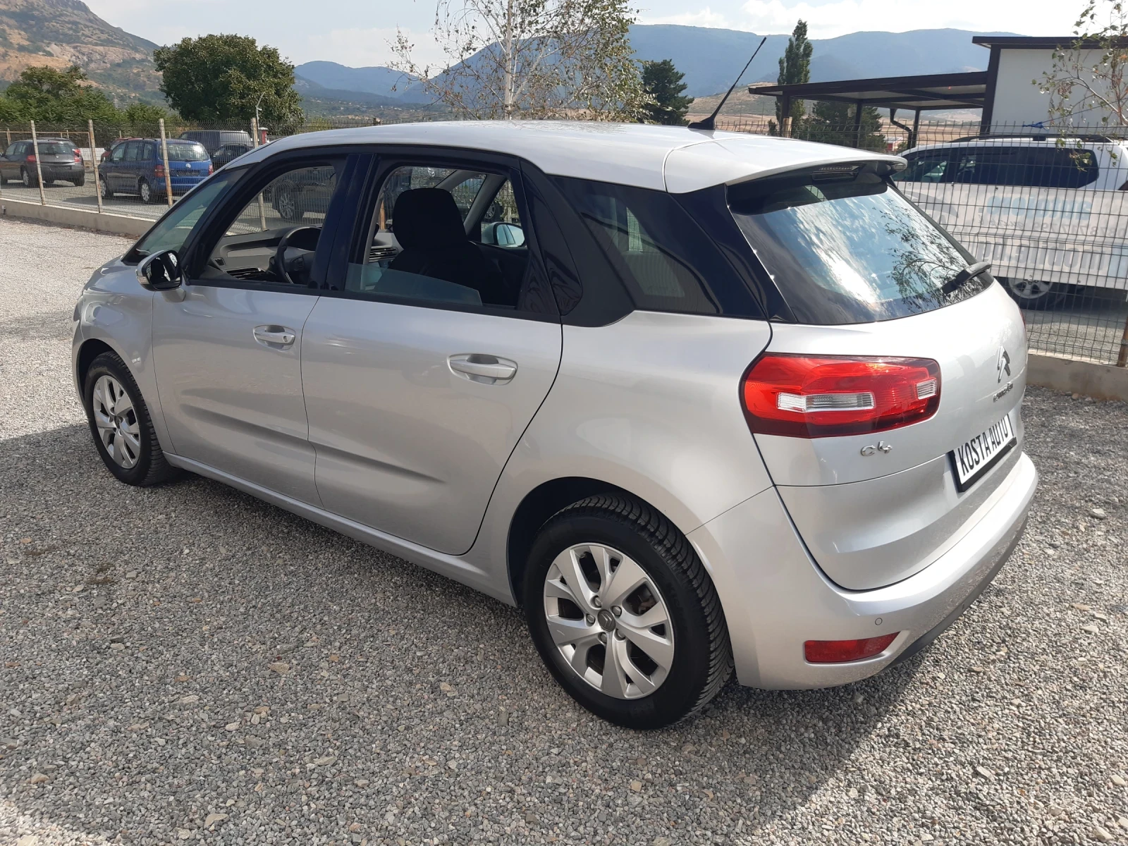 Citroen C4 Picasso КАТО НОВА - изображение 6