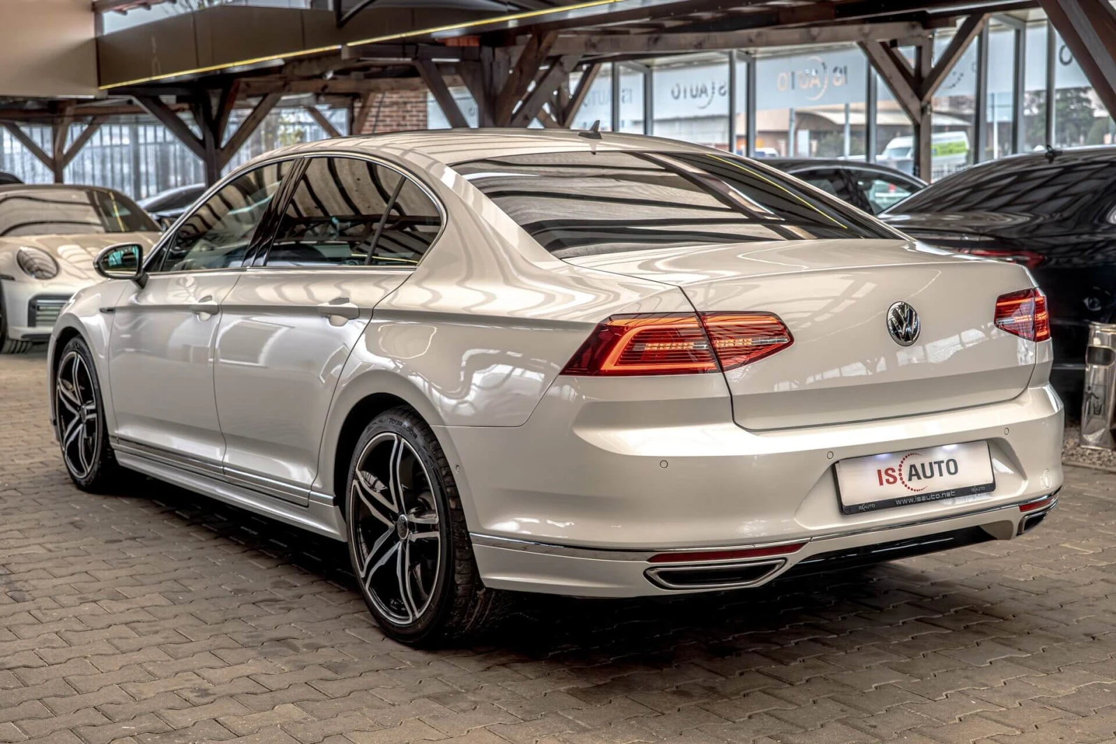 VW Passat 4Motion/R-Line/DSG/PDC/F1/FULL LED/Подгрев - изображение 5