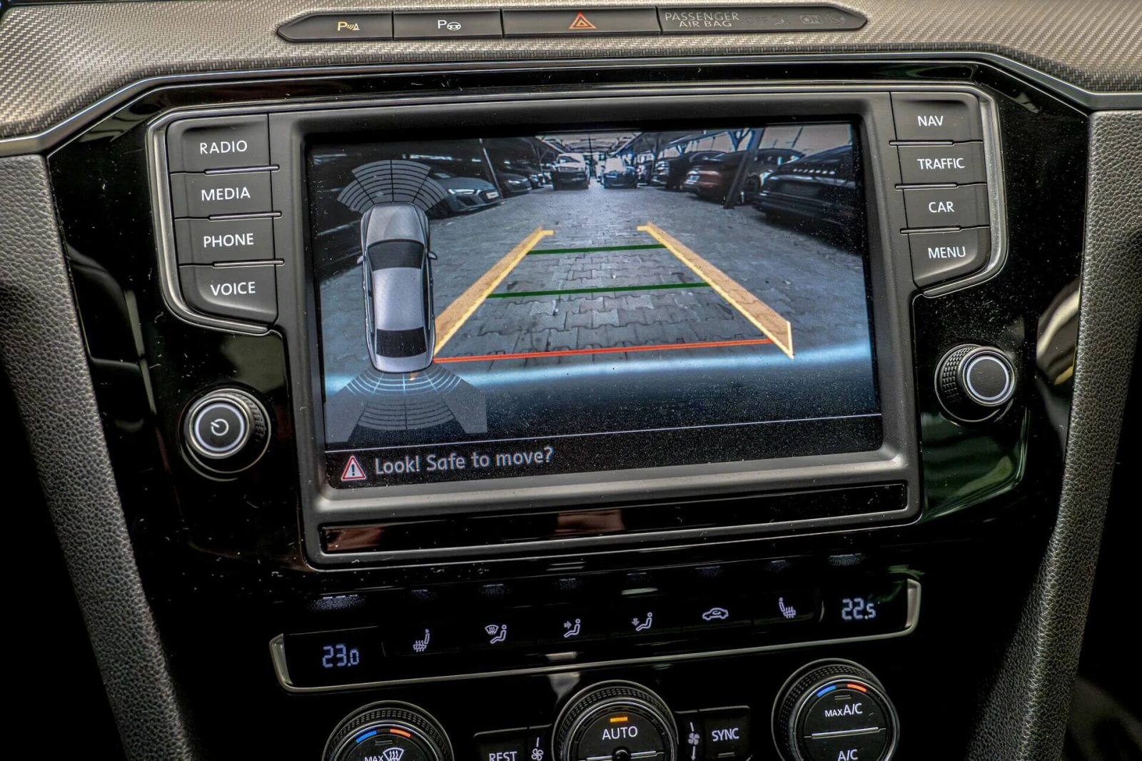 VW Passat 4Motion/R-Line/DSG/PDC/F1/FULL LED/������� | Mobile.bg � ����������� 12