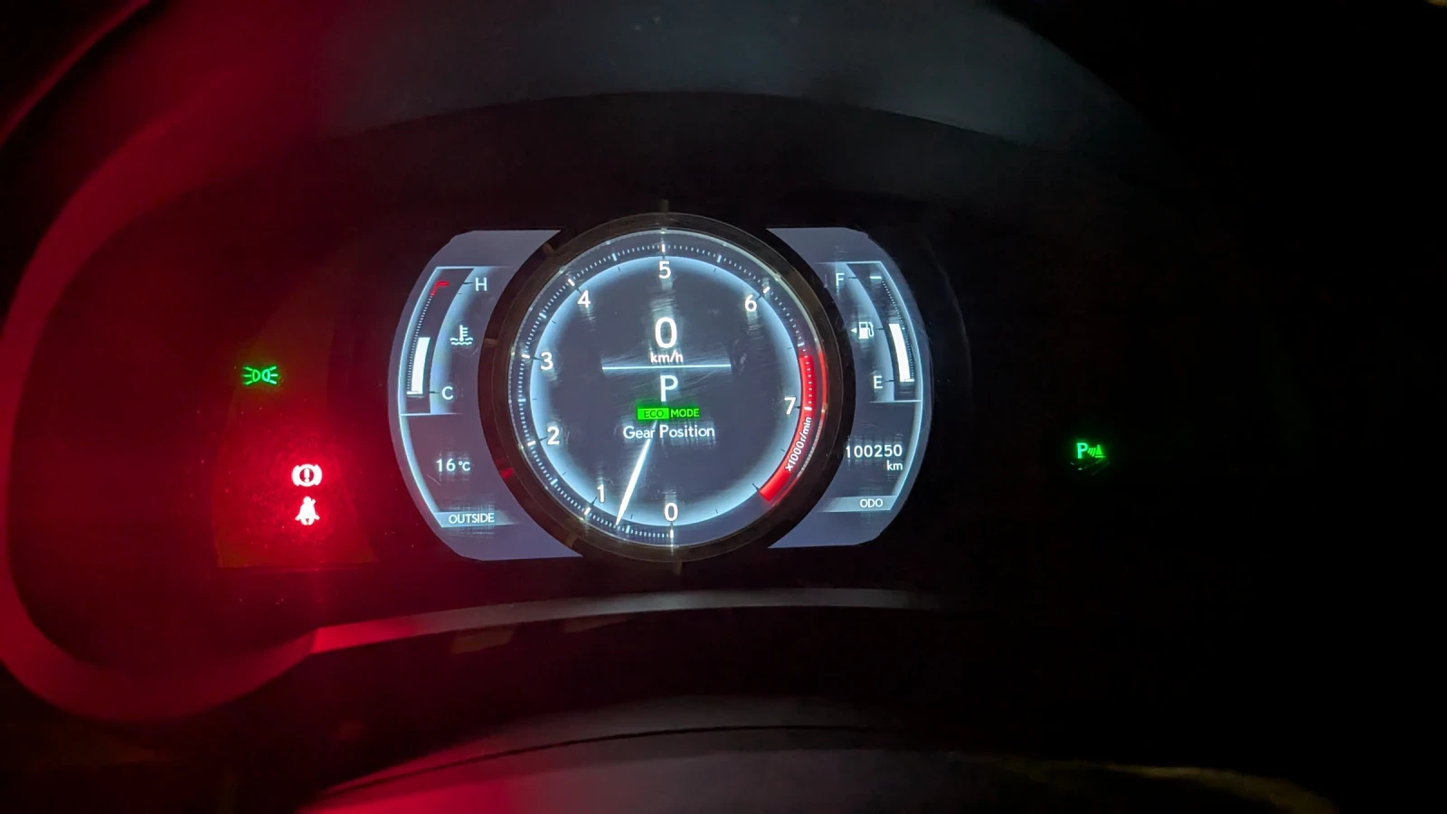 Lexus RC 350 F-sport, AWD, снимка 17 - Автомобили и джипове - 54385700