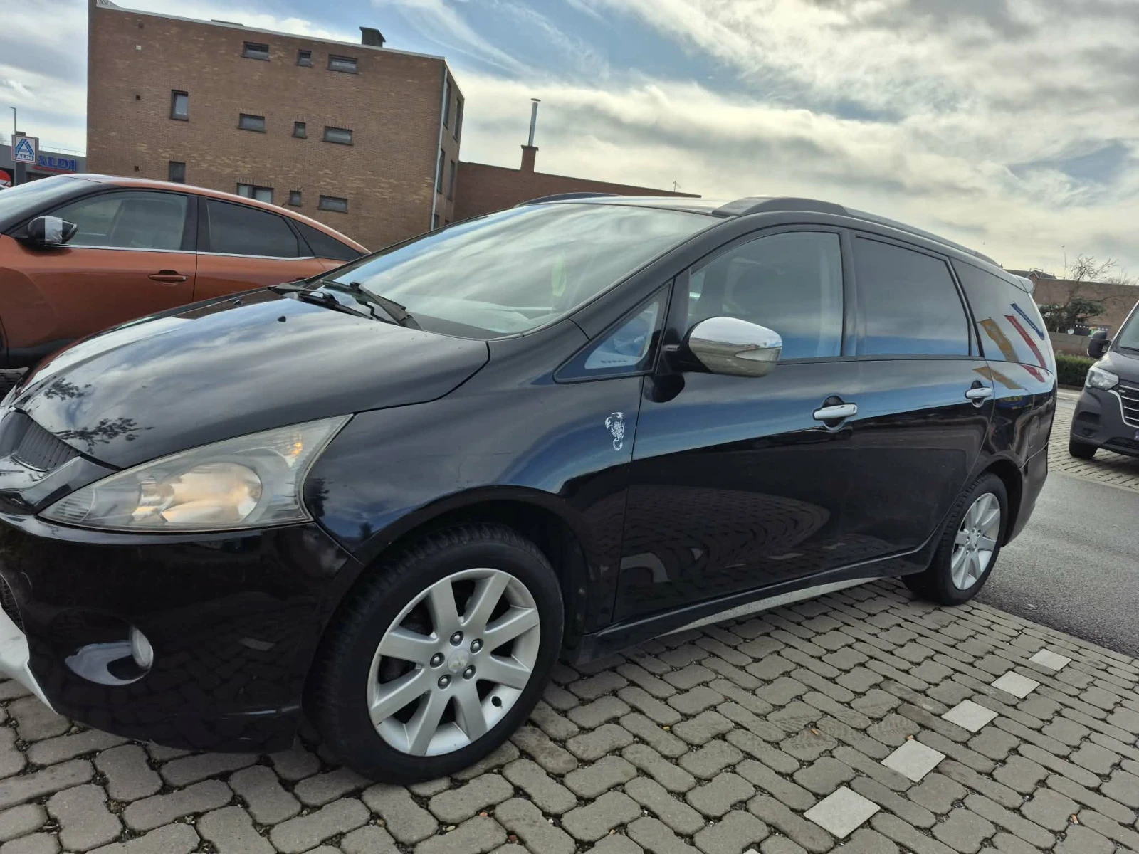 Mitsubishi Grandis  - изображение 4