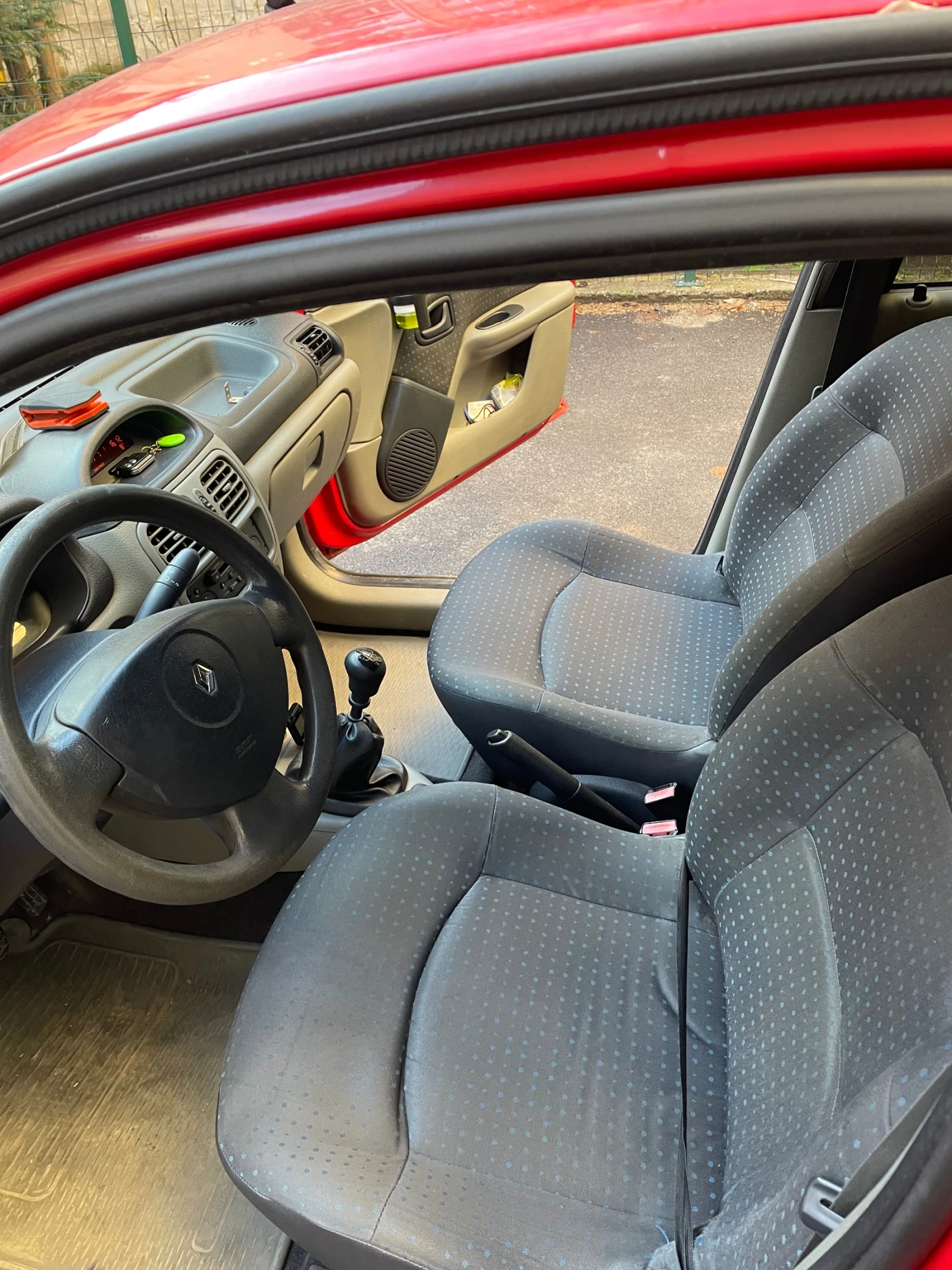 Renault Clio, снимка 7 - Автомобили и джипове - 53829238