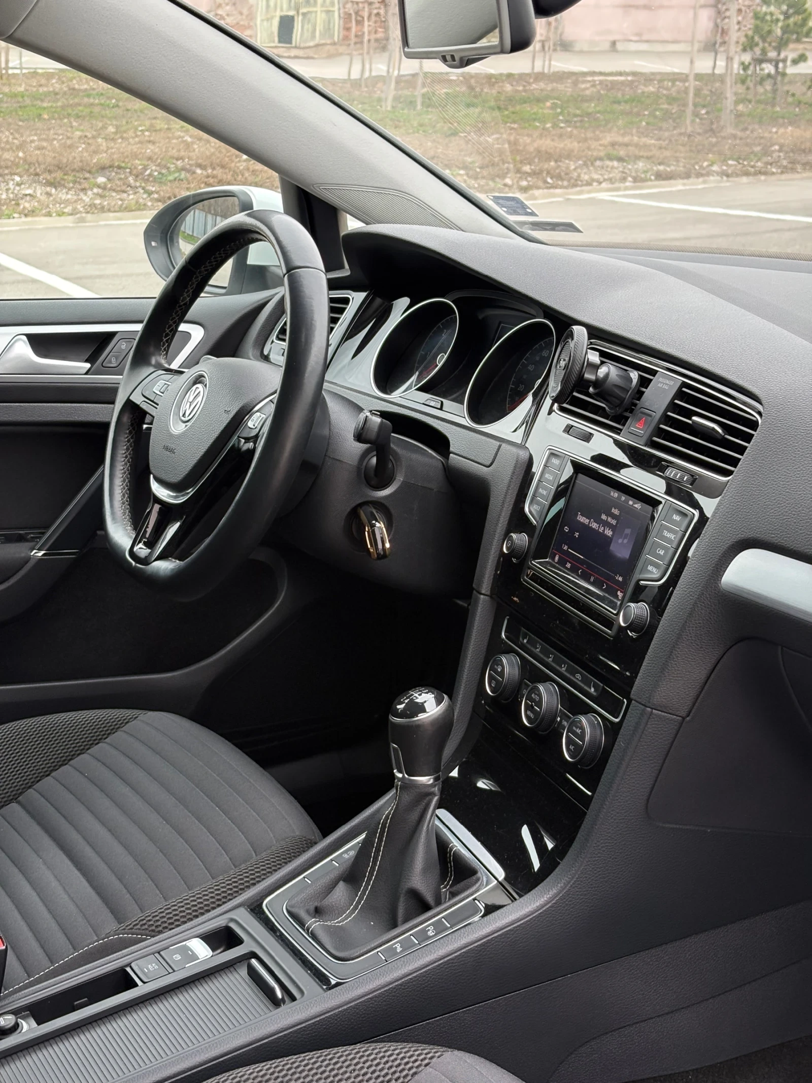 VW Golf 1.6 TDI 110 HP Cup, снимка 13 - Автомобили и джипове - 54079979