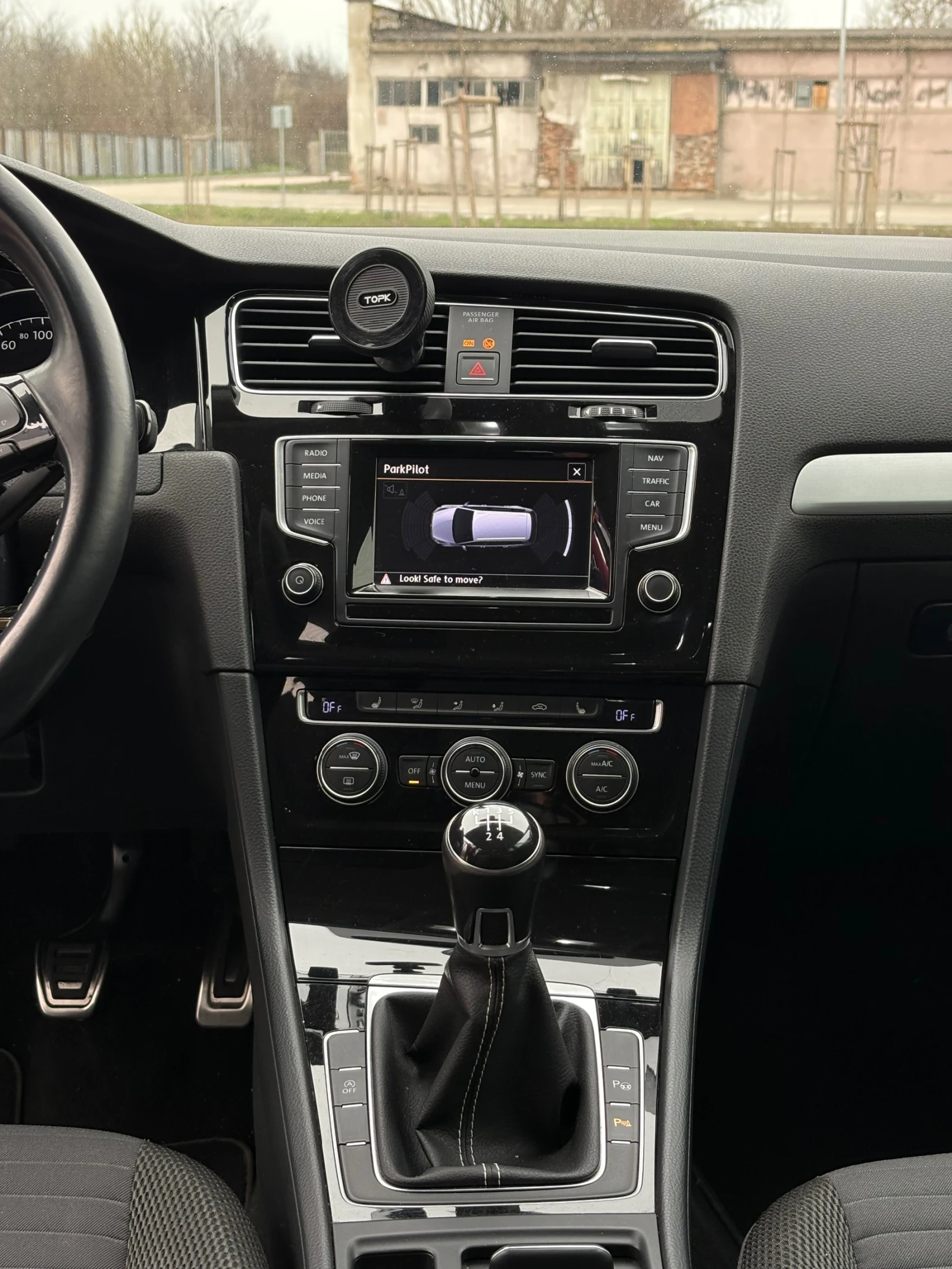 VW Golf 1.6 TDI 110 HP Cup, снимка 9 - Автомобили и джипове - 54079979