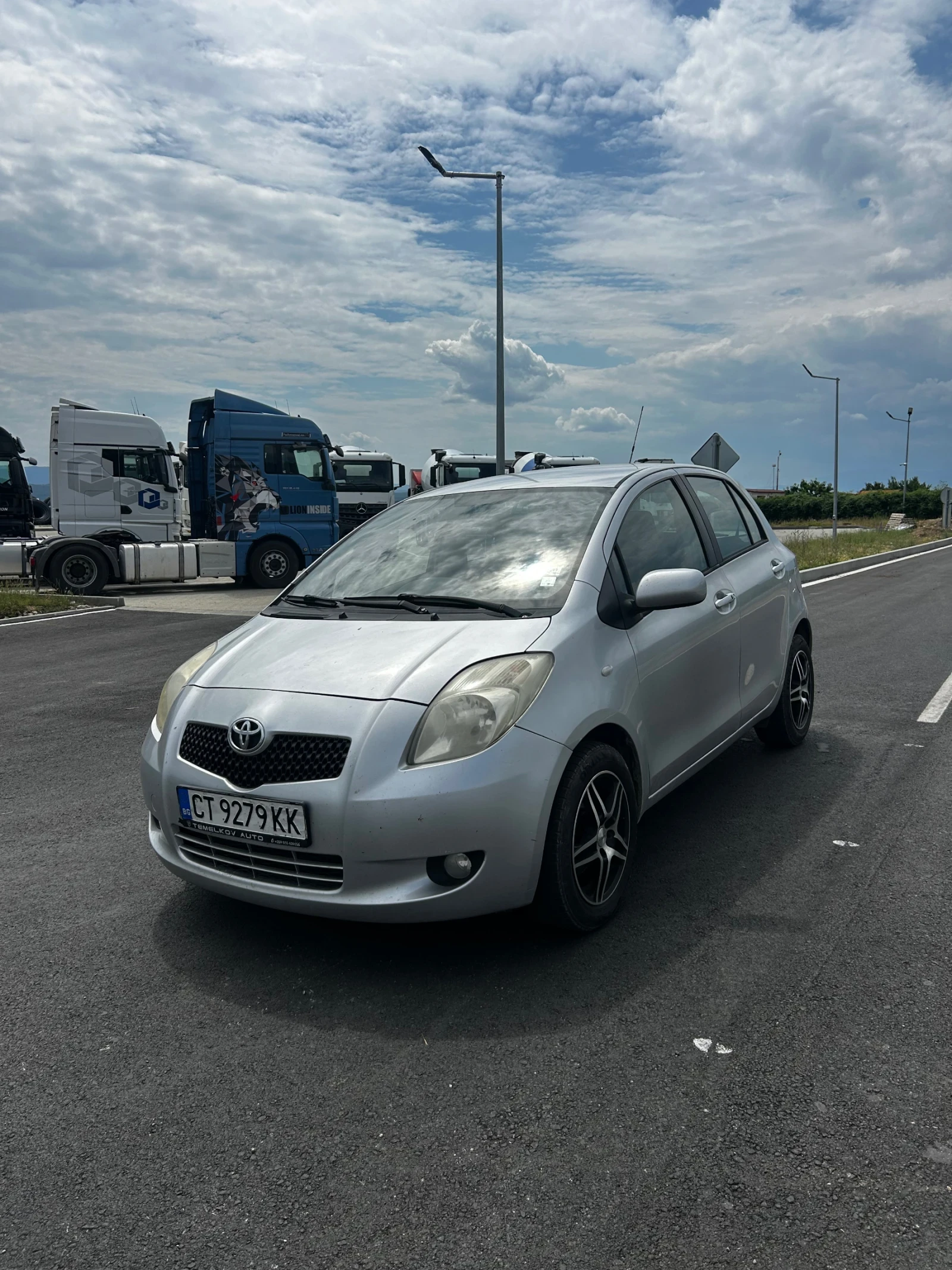 Toyota Yaris 1.3, снимка 3 - Автомобили и джипове - 54744277