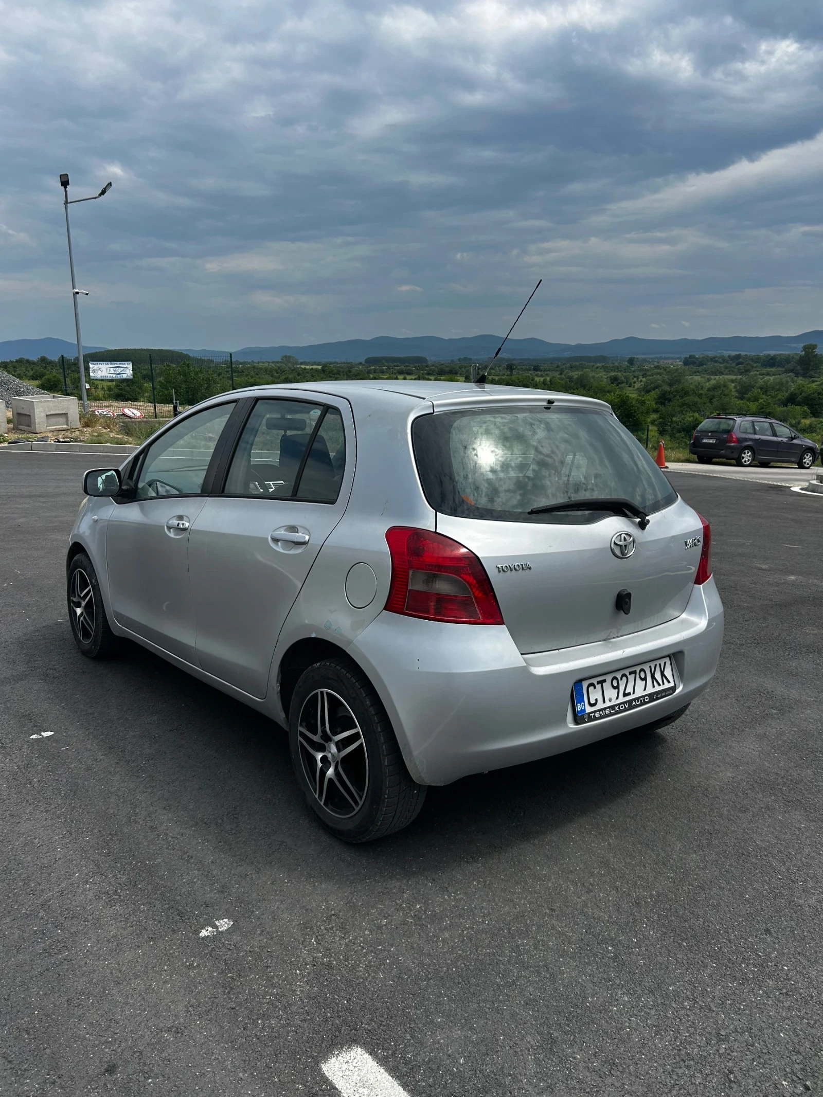 Toyota Yaris 1.3, снимка 7 - Автомобили и джипове - 54744277
