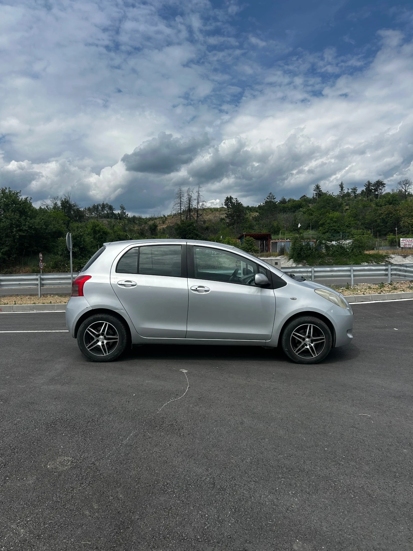 Toyota Yaris 1.3, снимка 4 - Автомобили и джипове - 54744277