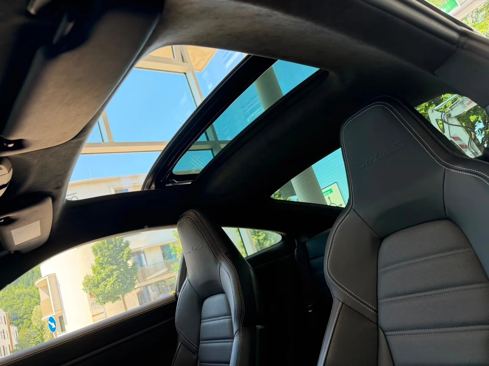 Porsche 911 992.2 TURBO S COUPE BURMESTER PANO CHRONO KERAMIK , снимка 12 - Автомобили и джипове - 55645380