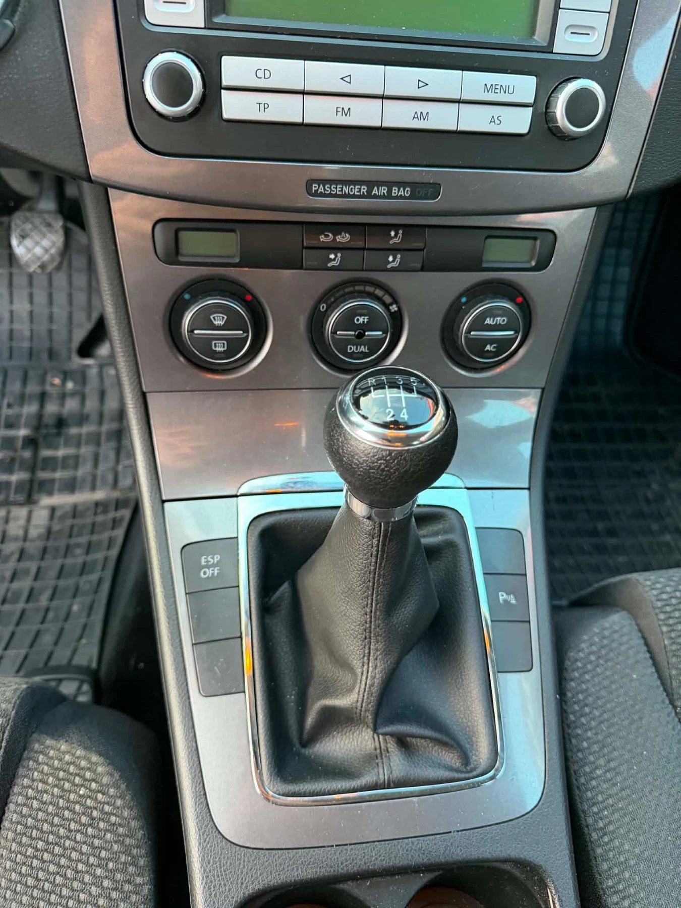 VW Passat 1.9 Tdi BlueMotion 105к.с, снимка 14 - Автомобили и джипове - 55826351
