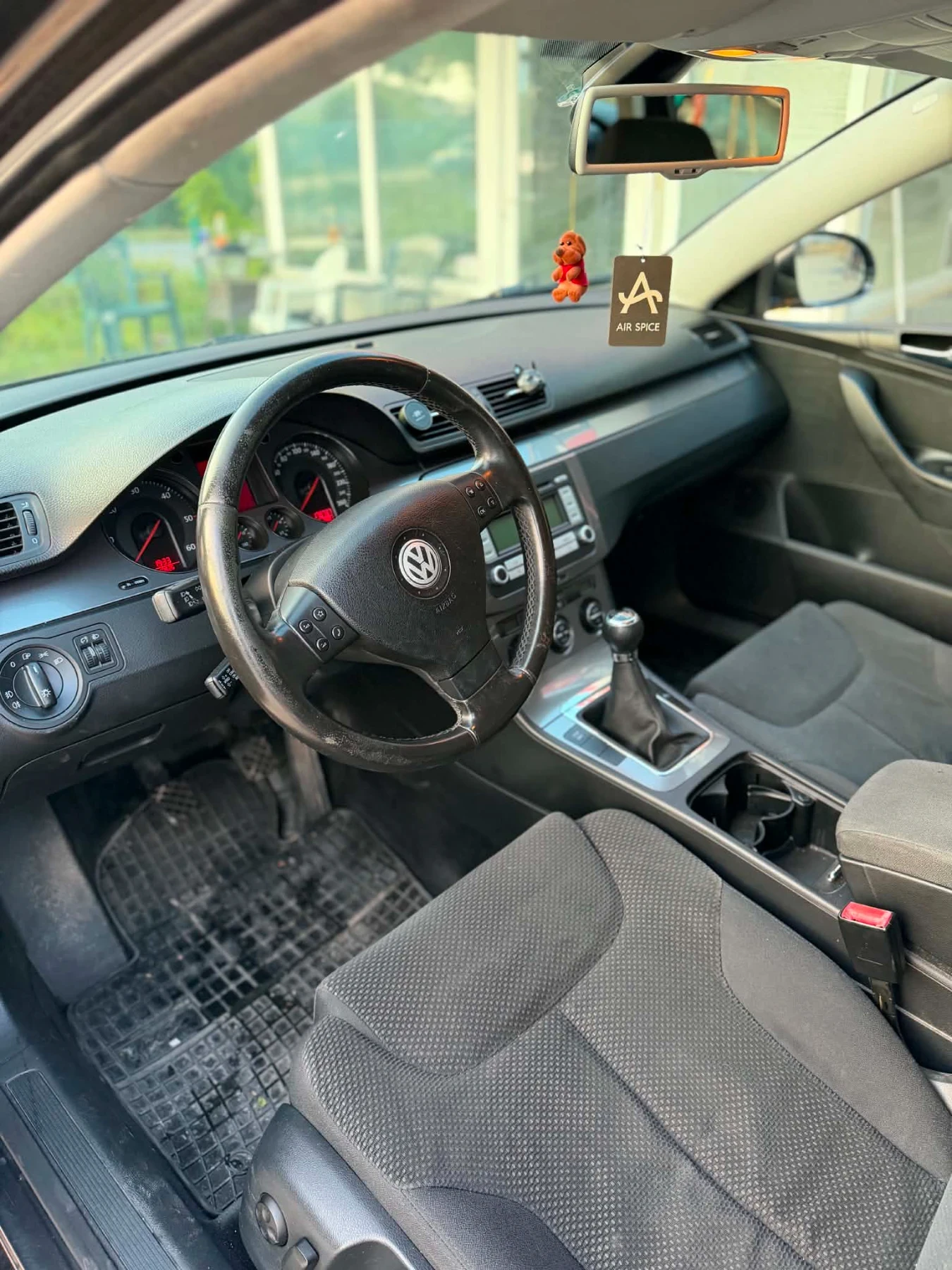 VW Passat 1.9 Tdi BlueMotion 105к.с, снимка 7 - Автомобили и джипове - 55826351