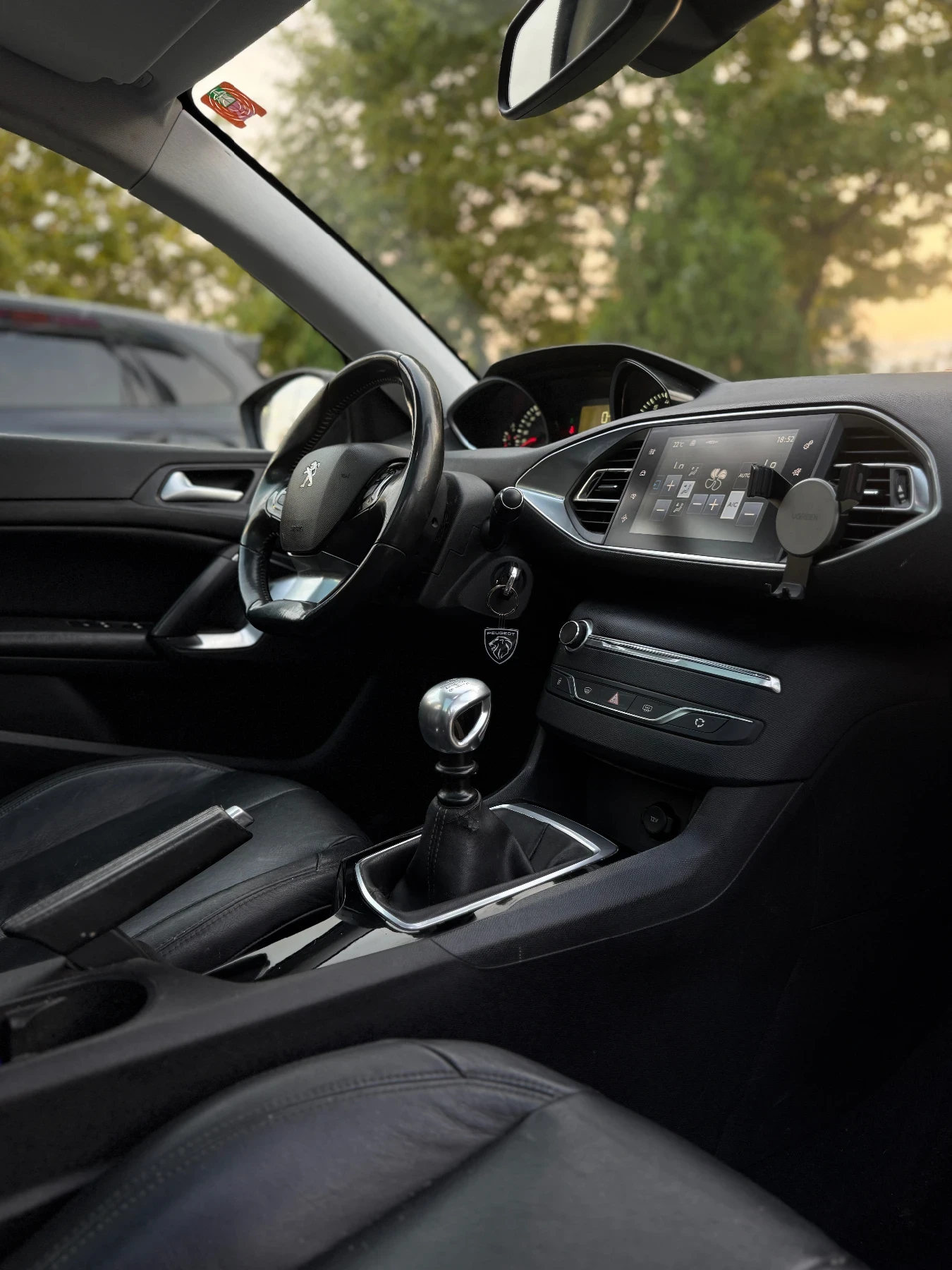 Peugeot 308 SW 1.2 Пано/Кожа, снимка 7 - Автомобили и джипове - 56051064