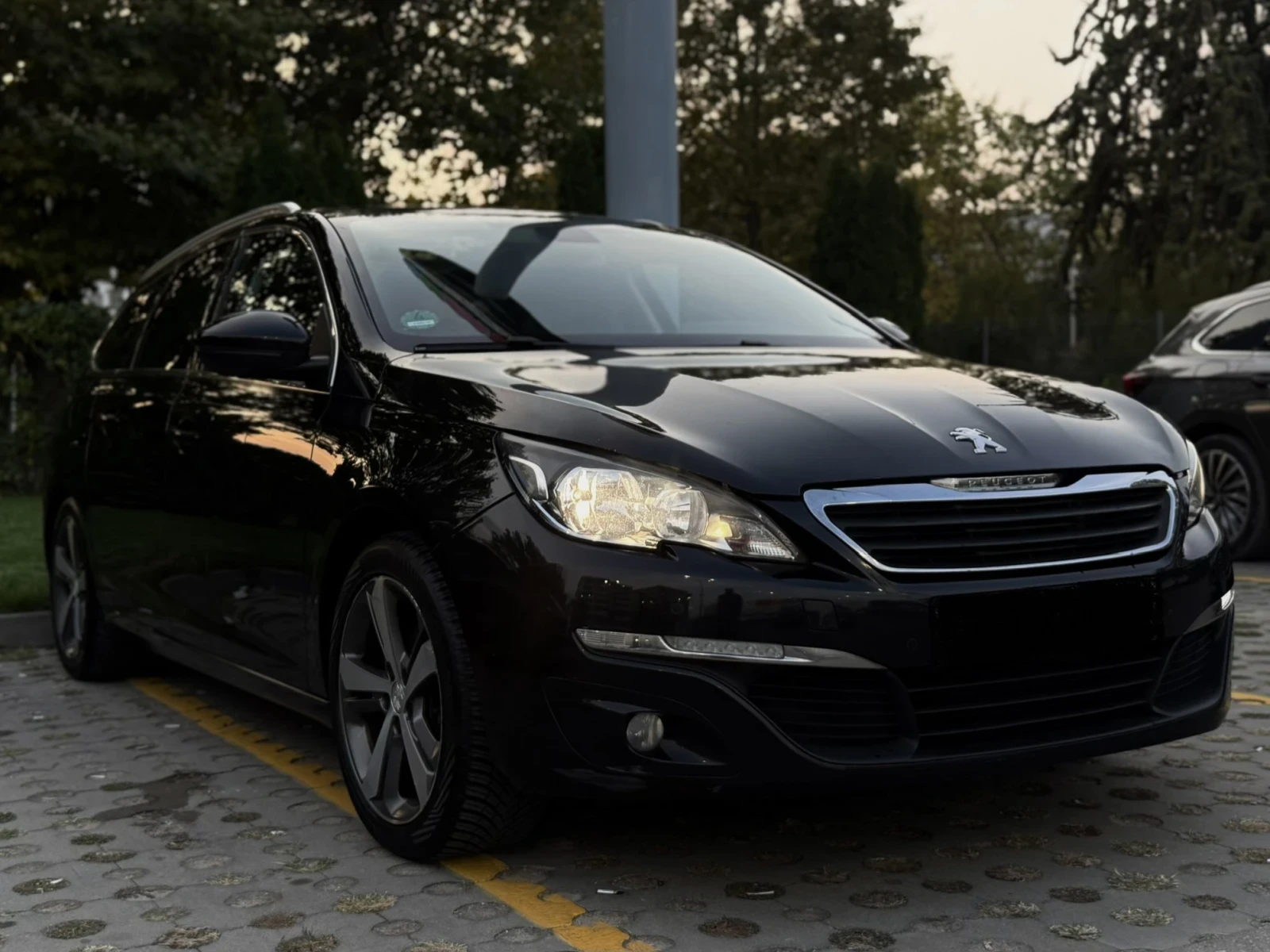 Peugeot 308 SW 1.2 Пано/Кожа, снимка 3 - Автомобили и джипове - 56051064