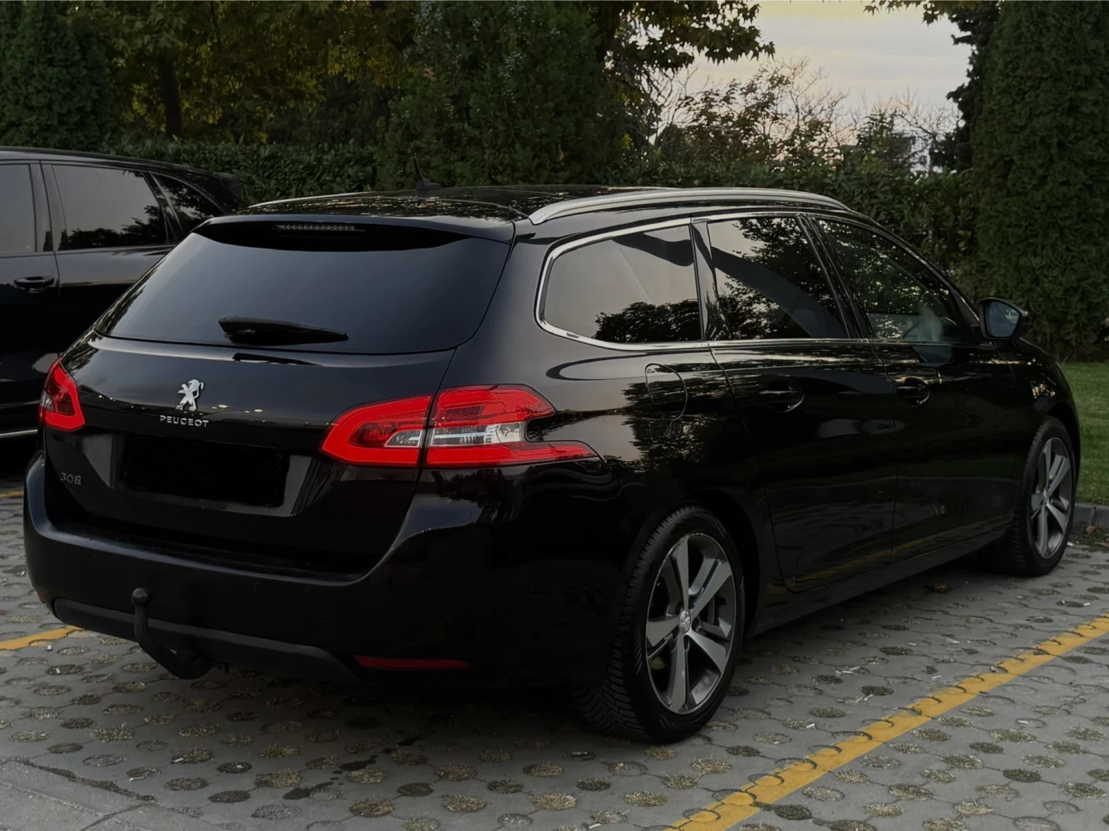 Peugeot 308 SW 1.2 Пано/Кожа, снимка 4 - Автомобили и джипове - 56051064