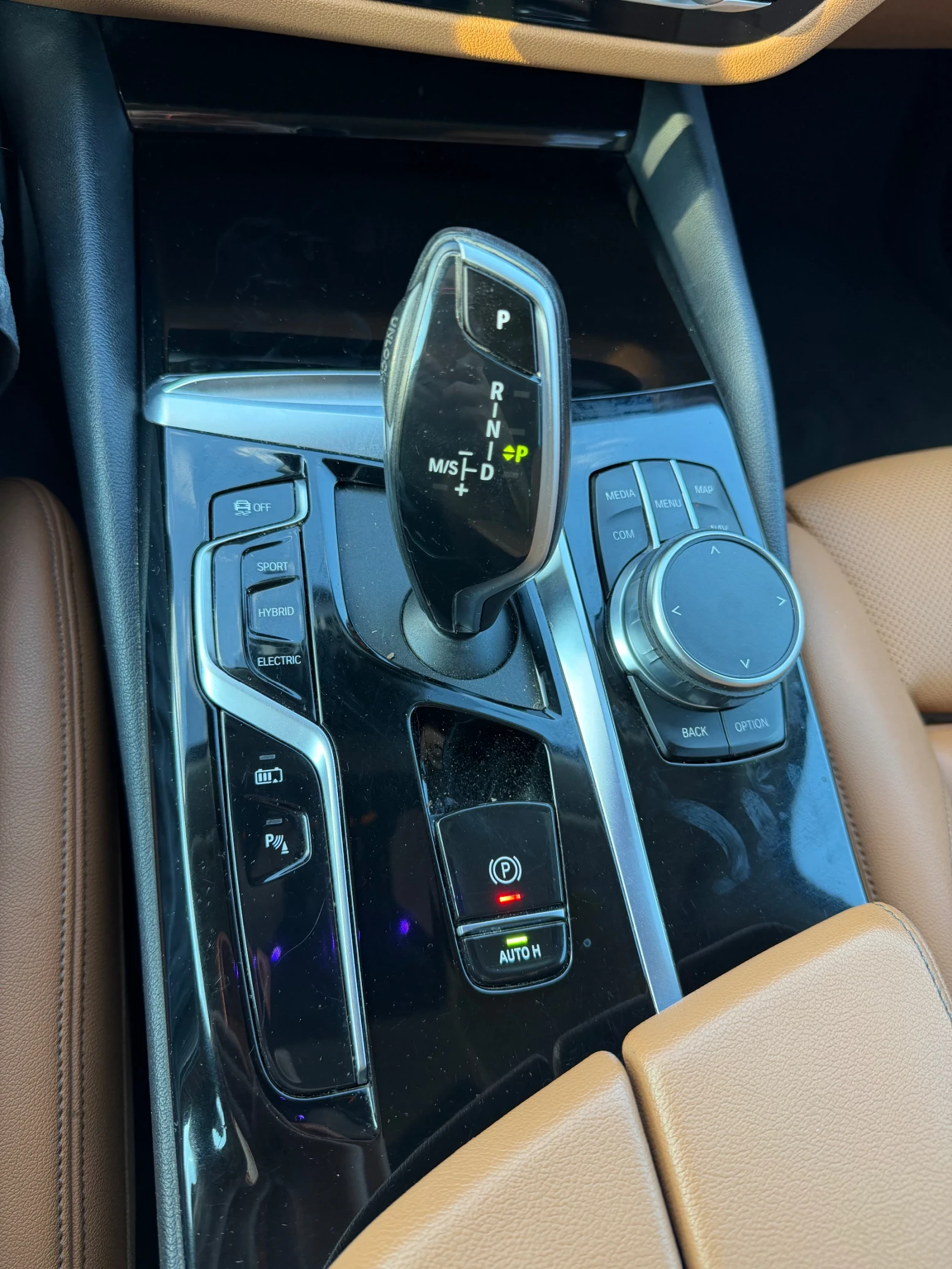 BMW 530E Бензин Хибрид, снимка 14 - Автомобили и джипове - 56131885