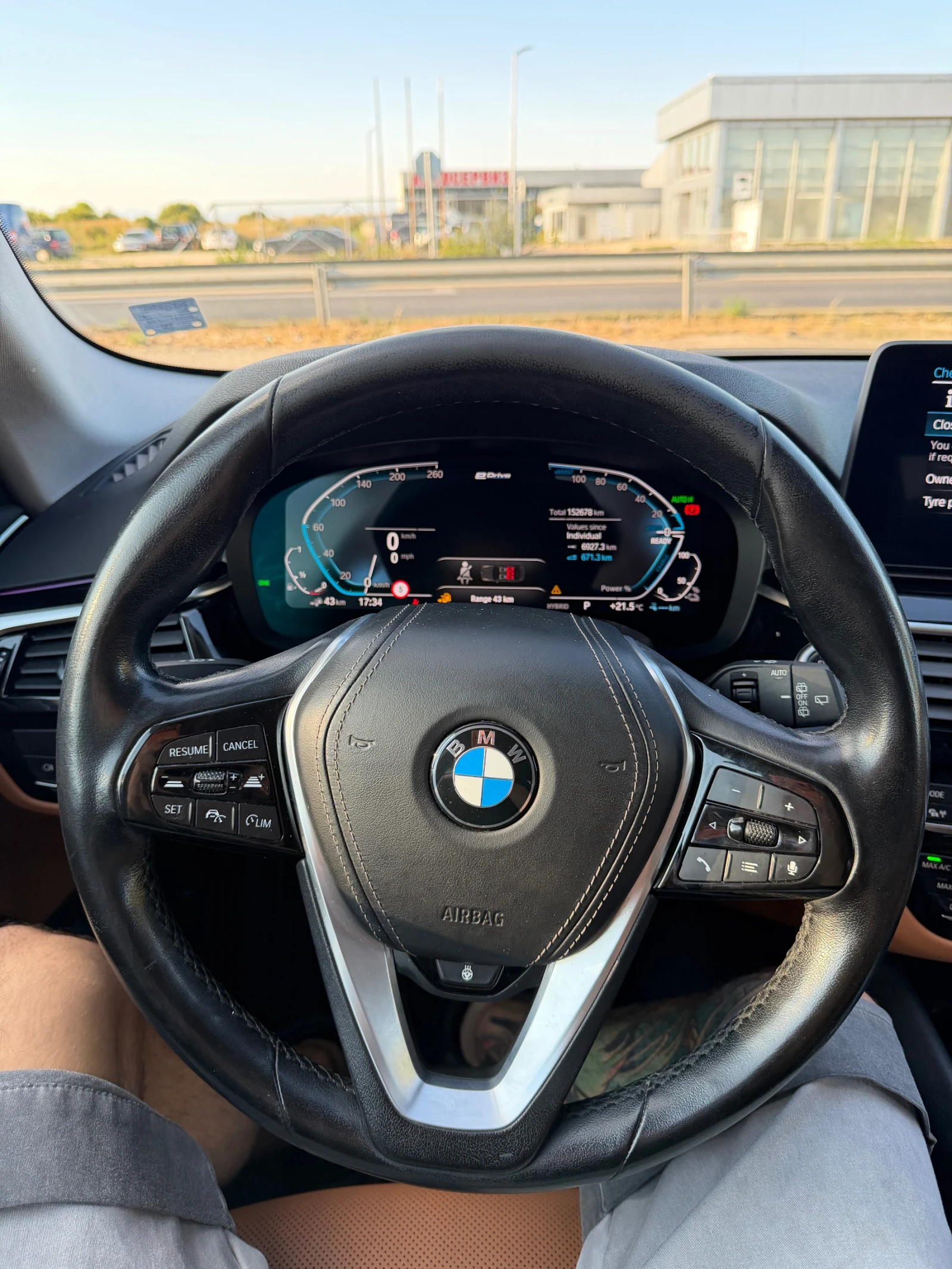 BMW 530E Бензин Хибрид, снимка 12 - Автомобили и джипове - 56131885