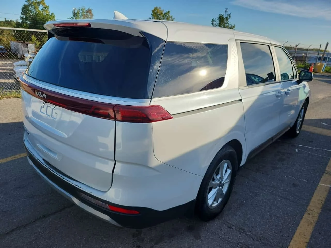 Kia Carnival * Fwd Lx * АВТОКРЕДИТ БЕЗ ПЪРВОНАЧАЛНА ВНОСКА* , снимка 2 - Автомобили и джипове - 56224729