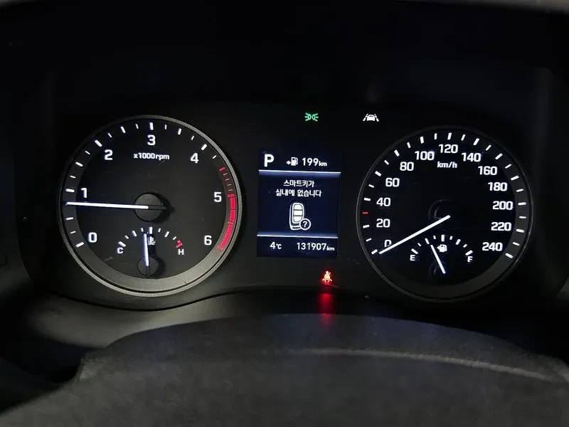 Hyundai Tucson 1.6 2Wd Smart, снимка 8 - Автомобили и джипове - 55919967