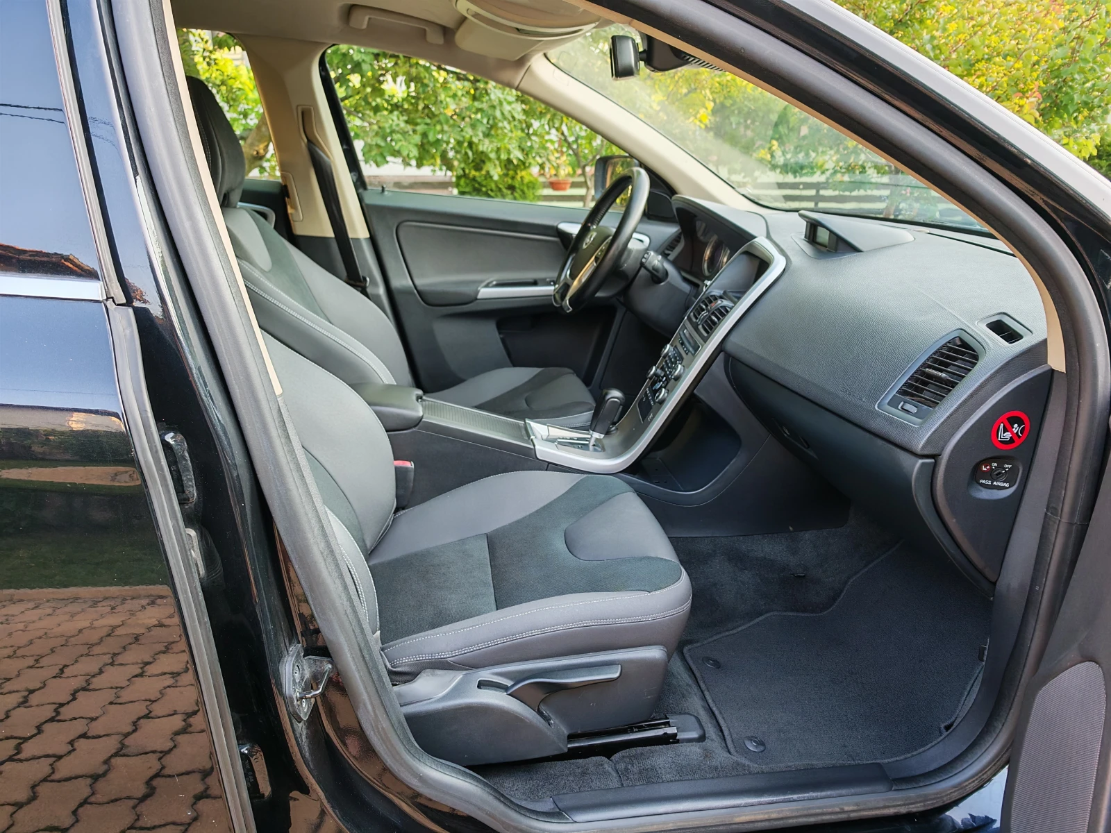Volvo XC60 2.4-163к.с.-4х4-автомат - изображение 8