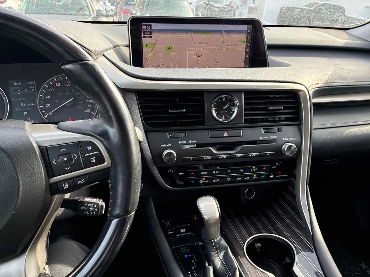 Lexus RX 450h * AWD 4dr Hybrid * DISTRONIC* PANORAMA* ОБДУХВАНЕ* - изображение 9