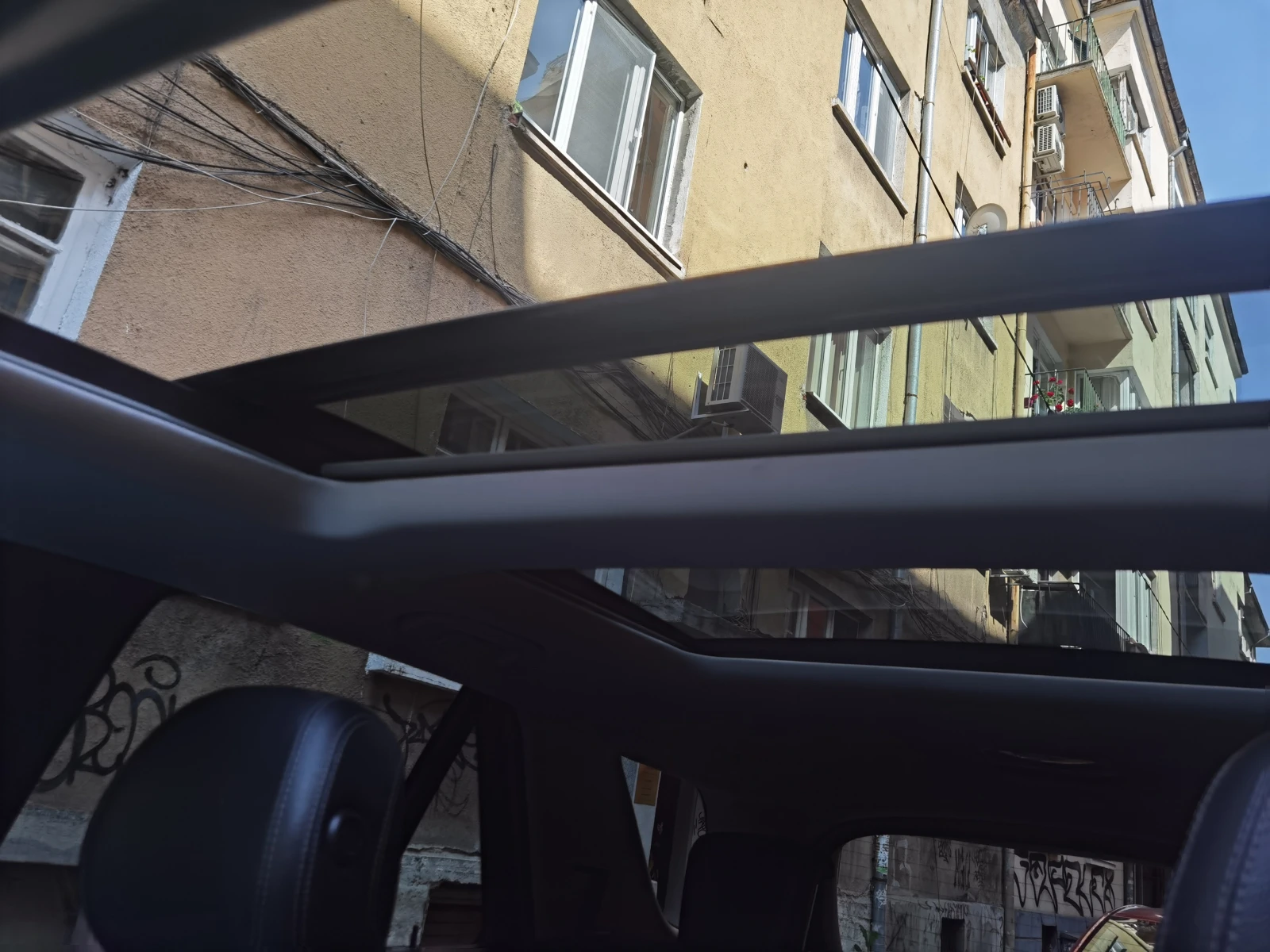 Mercedes-Benz ML 350 ПРУЖИНИ, PANO, HARMAN, AMG, ЛИЗИНГ, KEYLESS GO, F1, снимка 8 - Автомобили и джипове - 53798188