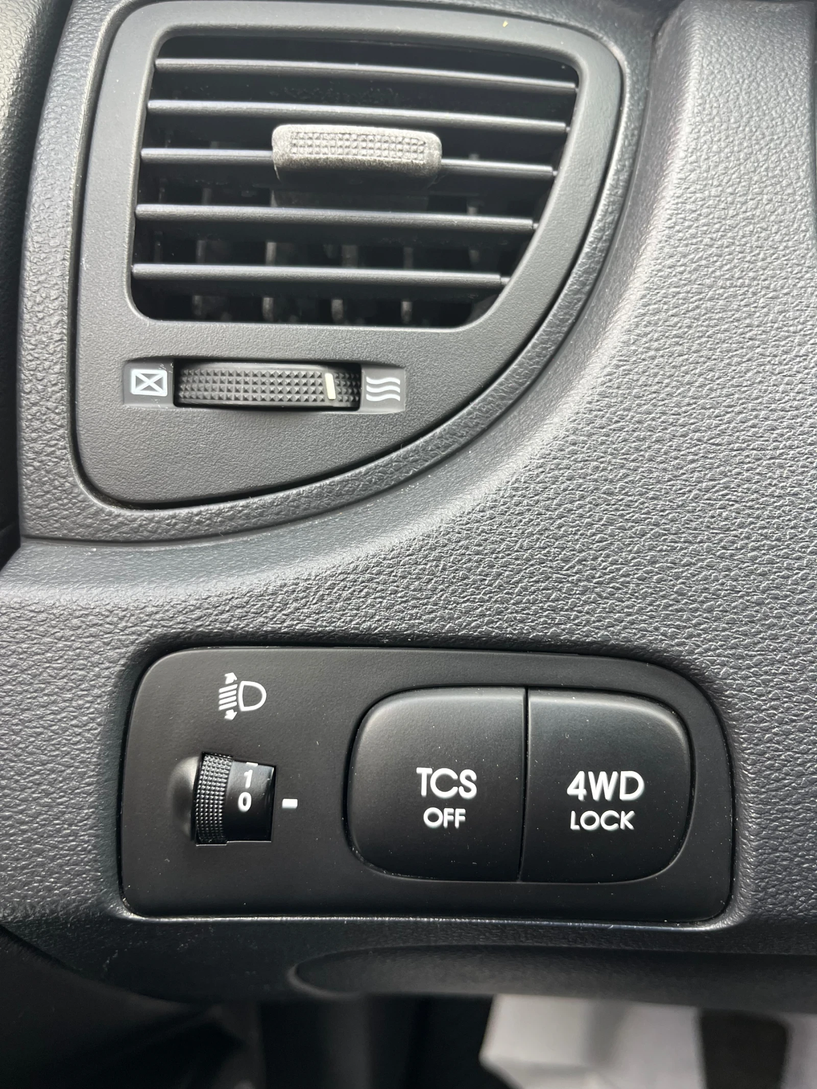 Kia Sportage 2.0i 4WD, снимка 11 - Автомобили и джипове - 54391405