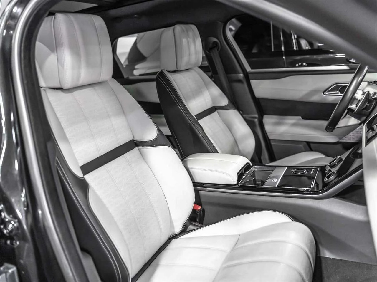 Land Rover Range Rover Velar * R Dynamic HSE| Massage| Adaptive Cruise Control|, снимка 10 - Автомобили и джипове - 54805266