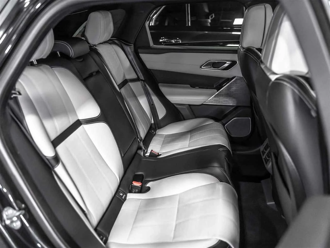 Land Rover Range Rover Velar * R Dynamic HSE| Massage| Adaptive Cruise Control|, снимка 11 - Автомобили и джипове - 54805266