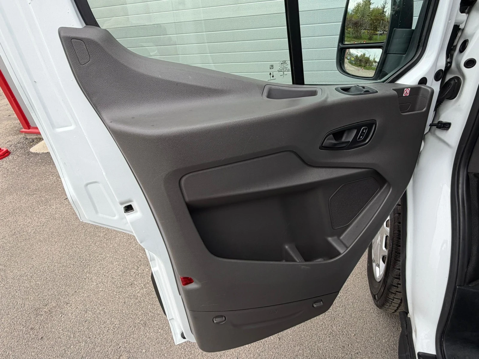 Ford Transit 2.0TDCI NAVI KAMERA KLIMATIK LEDER 6-SPEED ЛИЗИНГ, снимка 13 - Бусове и автобуси - 54478052