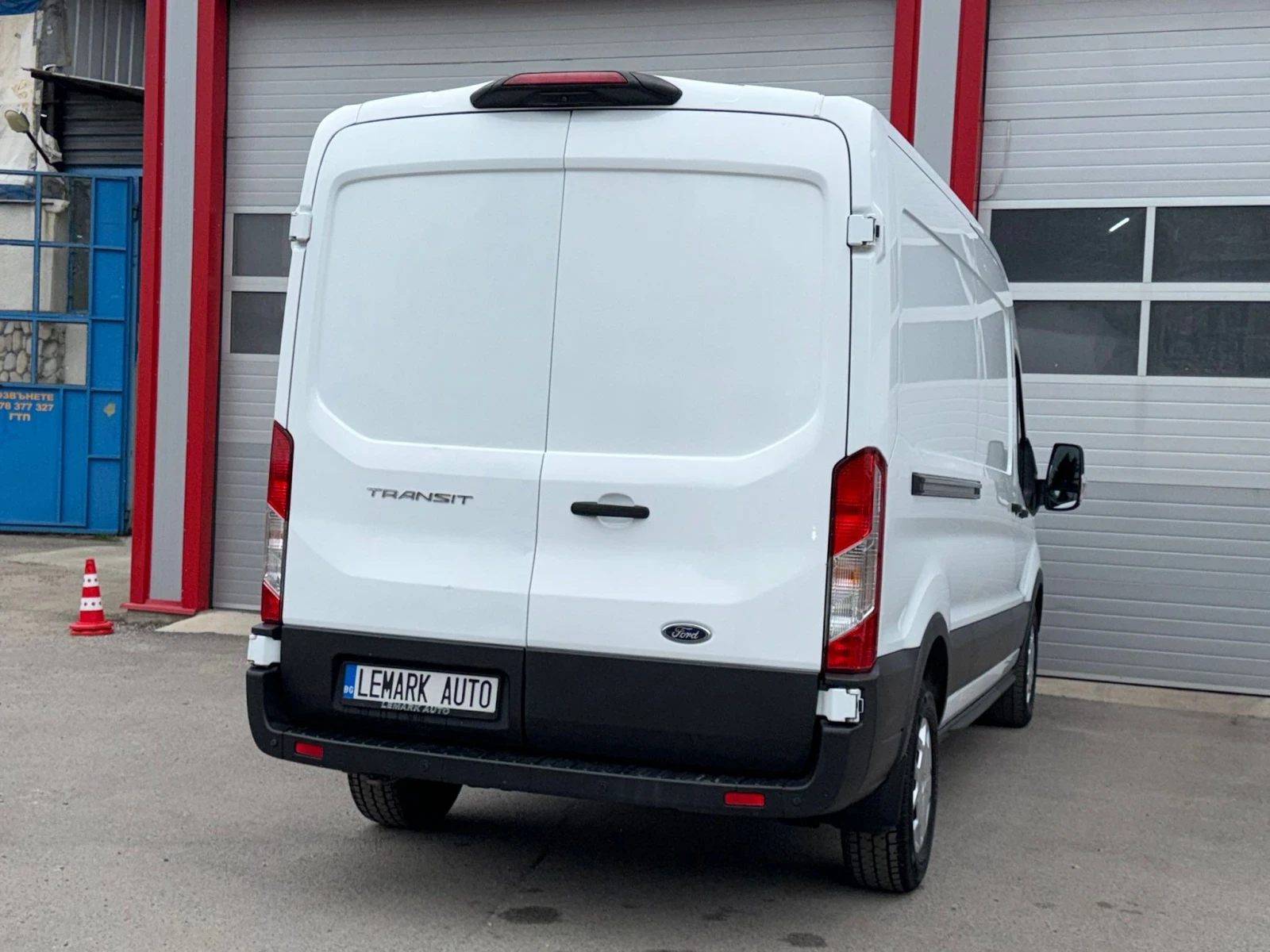 Ford Transit 2.0TDCI NAVI KAMERA KLIMATIK LEDER 6-SPEED ЛИЗИНГ, снимка 8 - Бусове и автобуси - 54478052