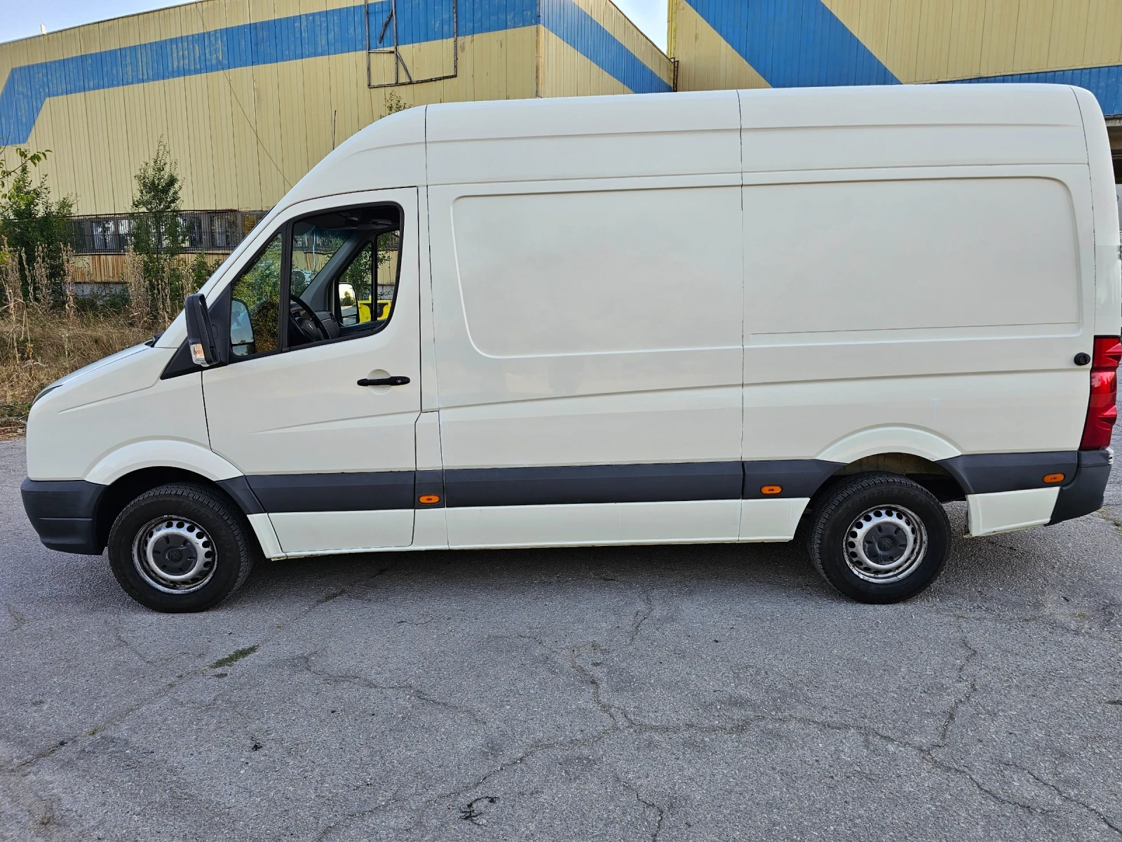 VW Crafter 2.5 Tdi , снимка 2 - Бусове и автобуси - 56010544
