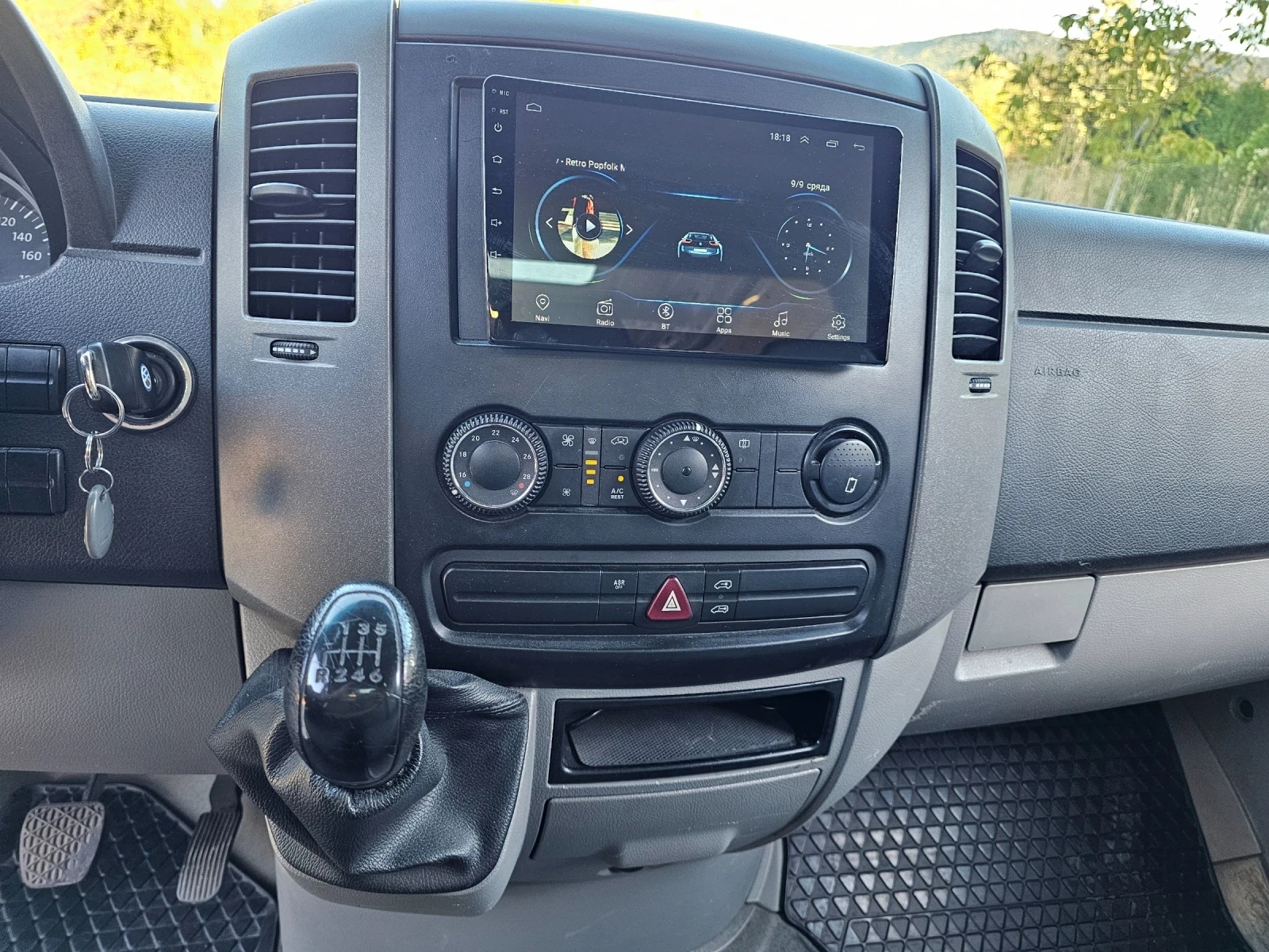 VW Crafter 2.5 Tdi , снимка 8 - Бусове и автобуси - 56010544