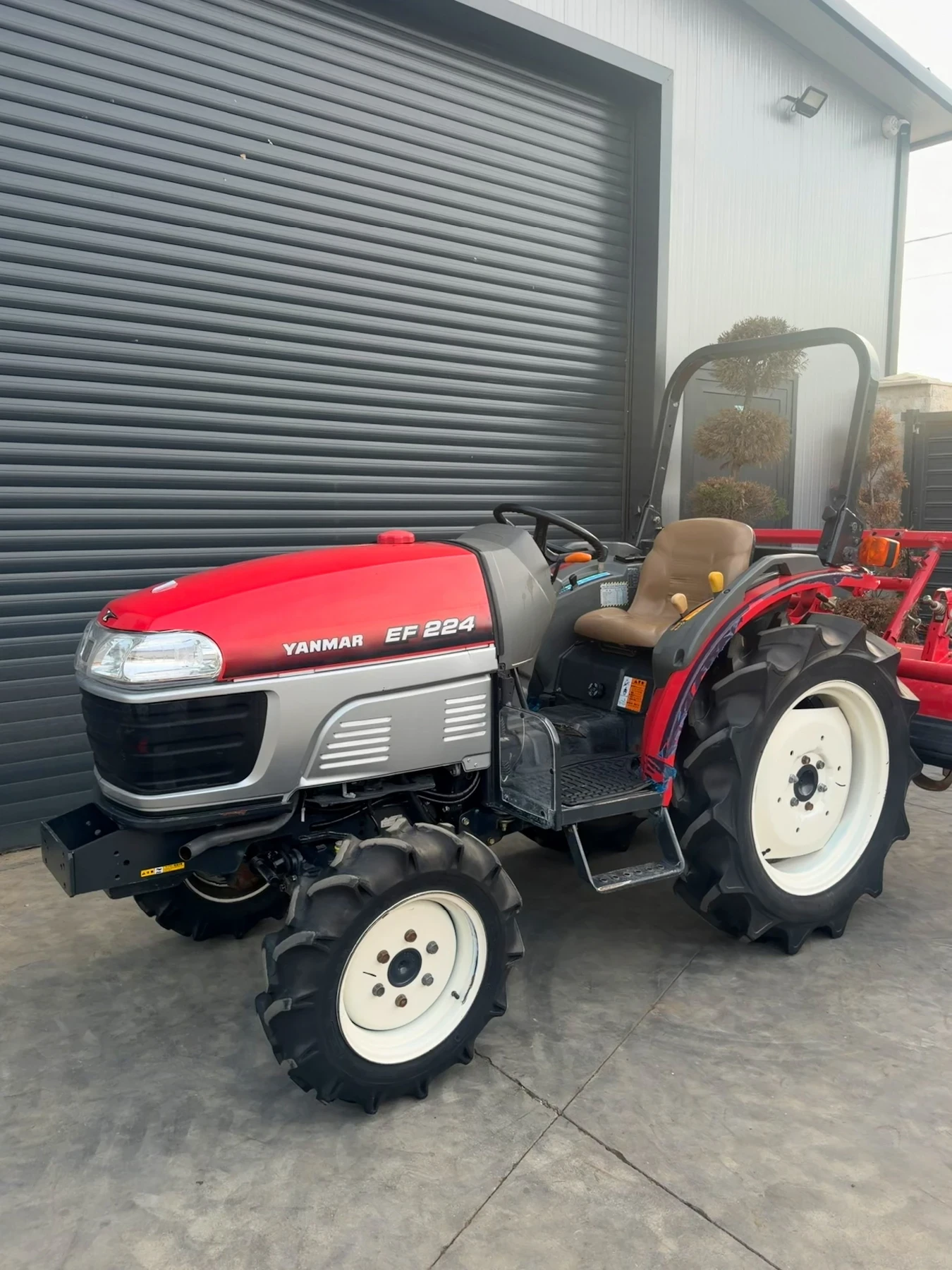 Трактор Yanmar EF224