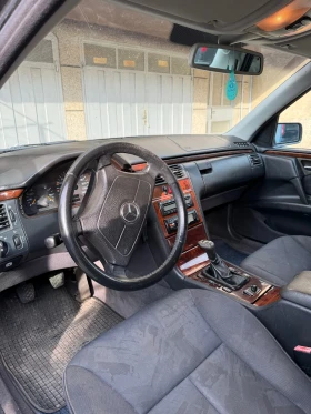 Mercedes-Benz E 220, снимка 10