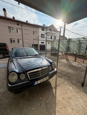 Mercedes-Benz E 220, снимка 1