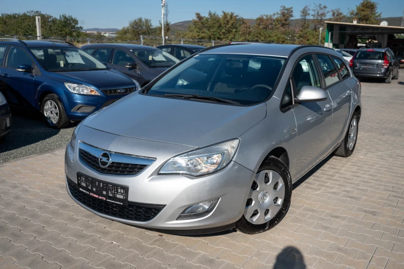 Opel Astra Sport Tourer, снимка 1 - Автомобили и джипове - 47629954