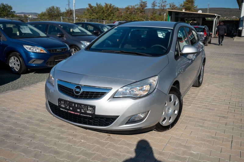 Opel Astra Sport Tourer, снимка 2 - Автомобили и джипове - 47629954