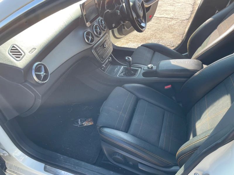 Mercedes-Benz CLA 180 1.6, снимка 11 - Автомобили и джипове - 50505955