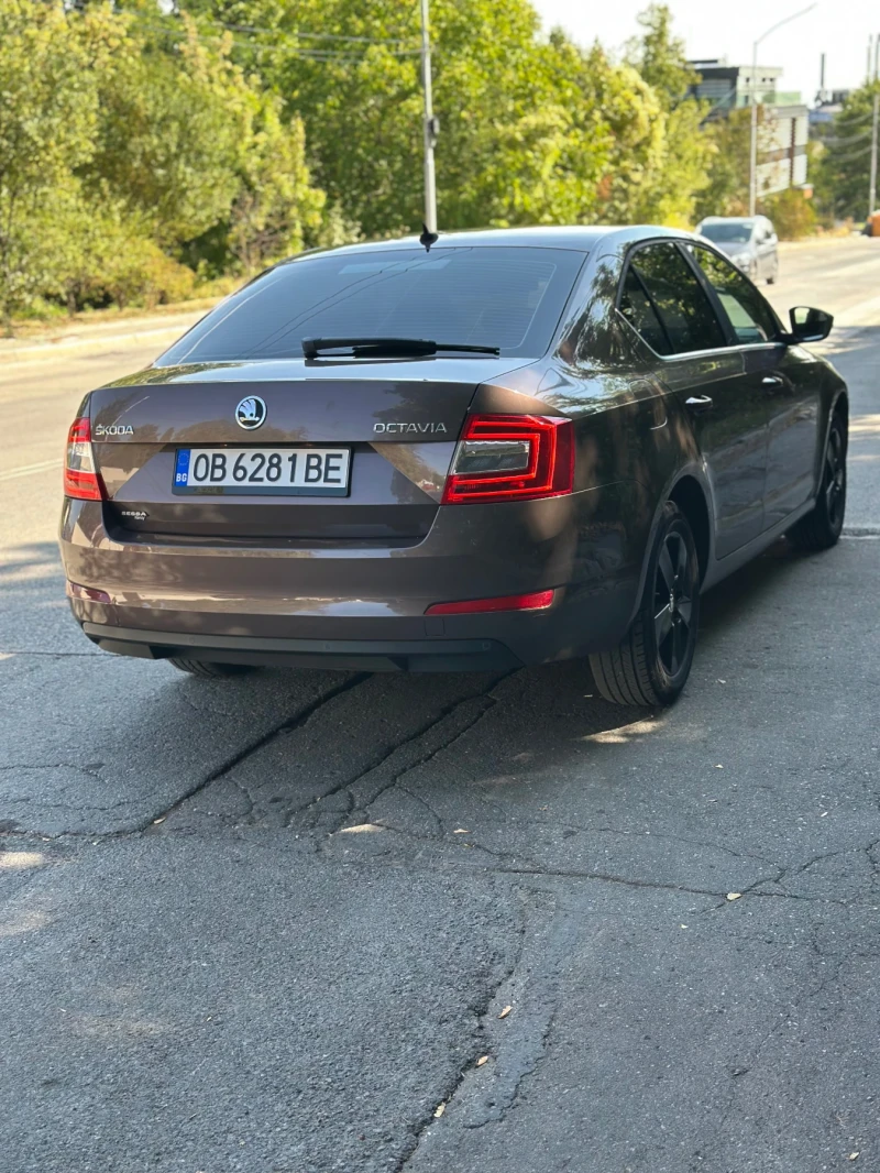 Skoda Octavia 1.6 DSG, снимка 4 - Автомобили и джипове - 51633606