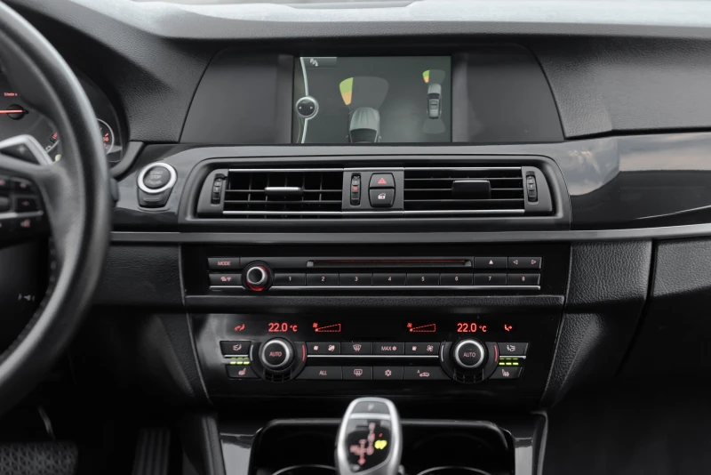 BMW 520 D184ks automat, снимка 16 - Автомобили и джипове - 52297002