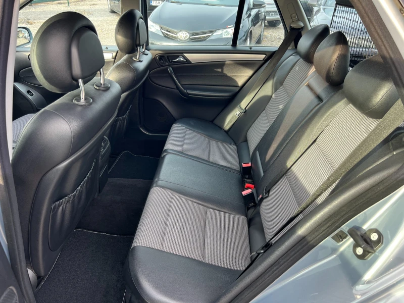 Mercedes-Benz C 180 Kompressor, снимка 14 - Автомобили и джипове - 53279568