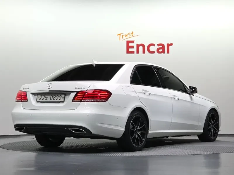 Mercedes-Benz E 220 Bluetech Avant Garde Sports - САМО 30% АВАНС, снимка 2 - Автомобили и джипове - 55800256