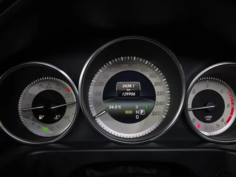 Mercedes-Benz E 220 Bluetech Avant Garde Sports - САМО 30% АВАНС, снимка 8 - Автомобили и джипове - 55800256