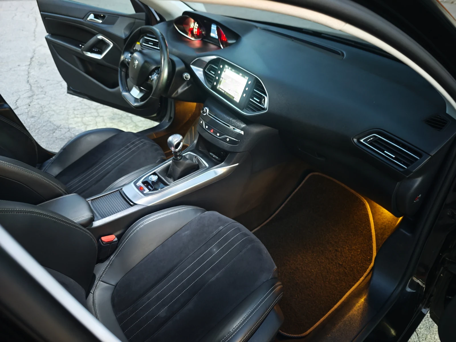 Peugeot 308 1.6 е-HDI 115к.с. Allure 2015 - изображение 10