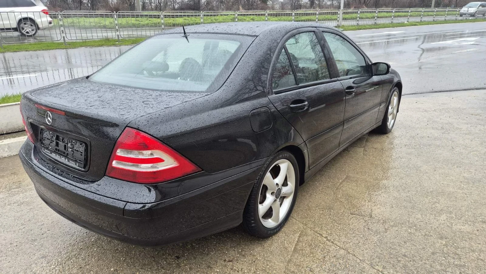 Mercedes-Benz C 180 Facelift Автоматик ТОП - изображение 4