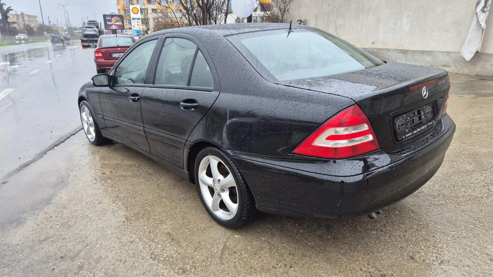 Mercedes-Benz C 180 Facelift Автоматик ТОП - изображение 7