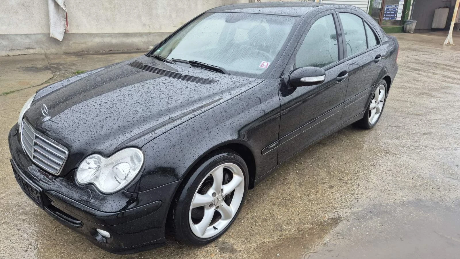 Mercedes-Benz C 180 Facelift Автоматик ТОП - изображение 8