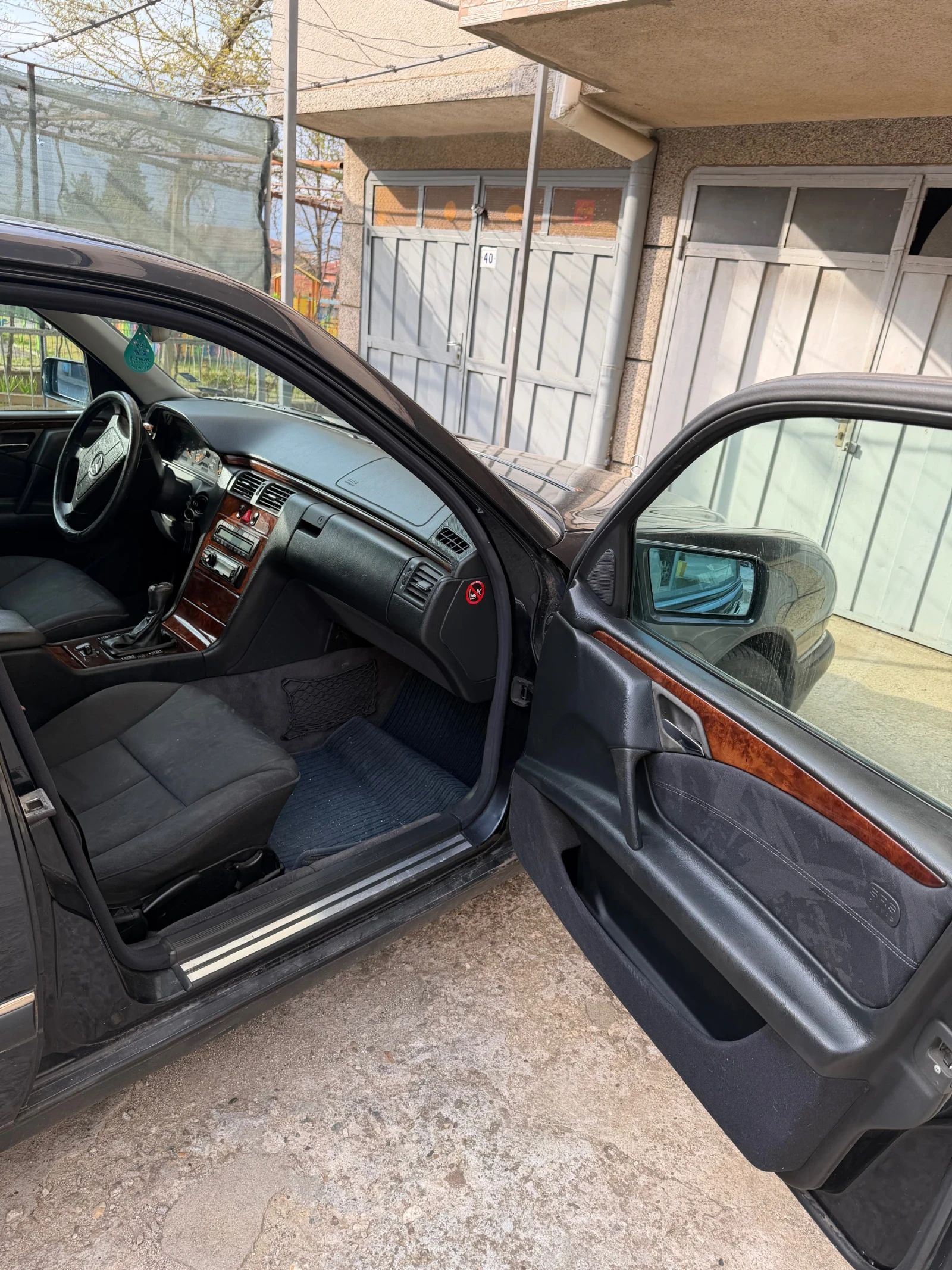 Mercedes-Benz E 220, снимка 14 - Автомобили и джипове - 54043542