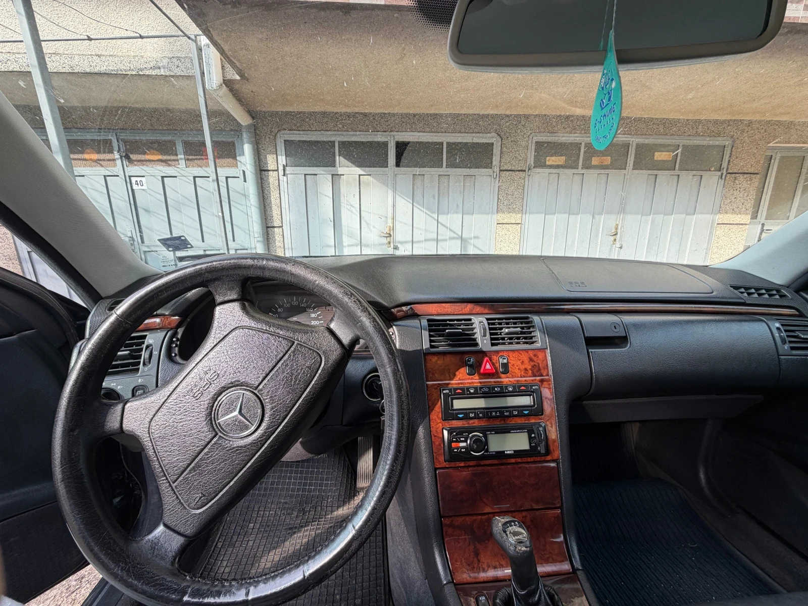 Mercedes-Benz E 220, снимка 11 - Автомобили и джипове - 54043542