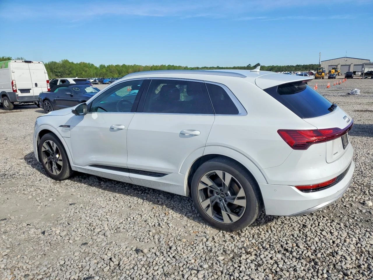 Audi E-Tron Premium Plus quattro, снимка 2 - Автомобили и джипове - 54235775